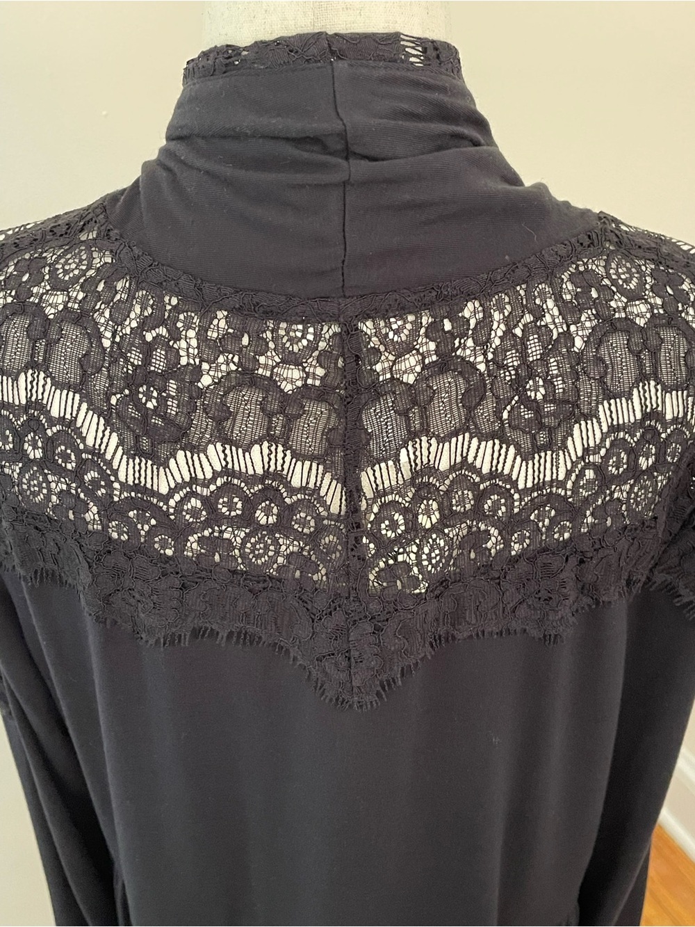 Soma Black Lace Detail Lounge Wrap Cardigan Large NWT - Picture 5 of 9